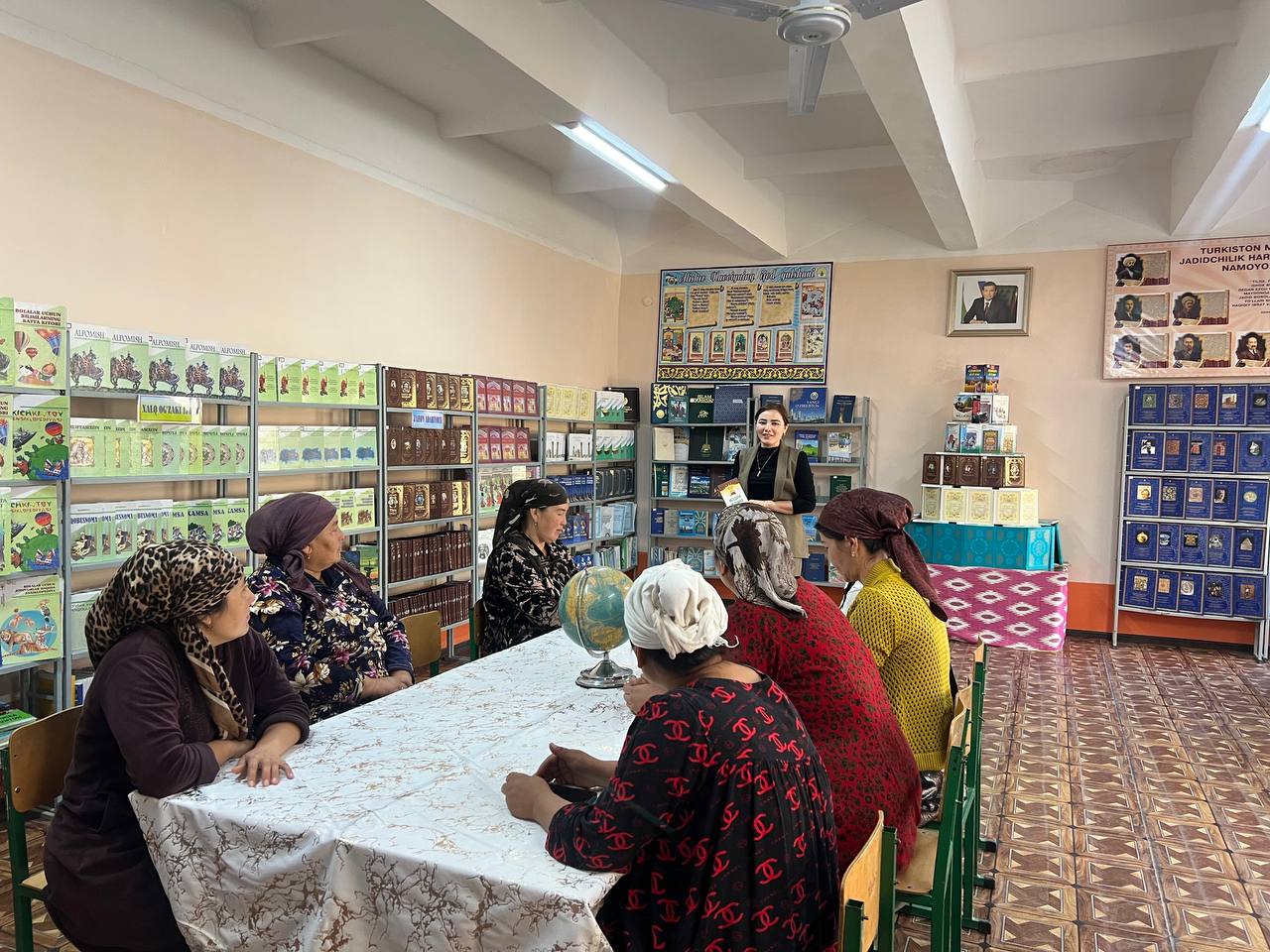Kutubxona mutaxassisi nutqida ona mehrining bebaho ekanini, har bir farzand tarbiyasida onaning o‘rni va mas’uliyatini alohida ta’kidlab o‘tdi.