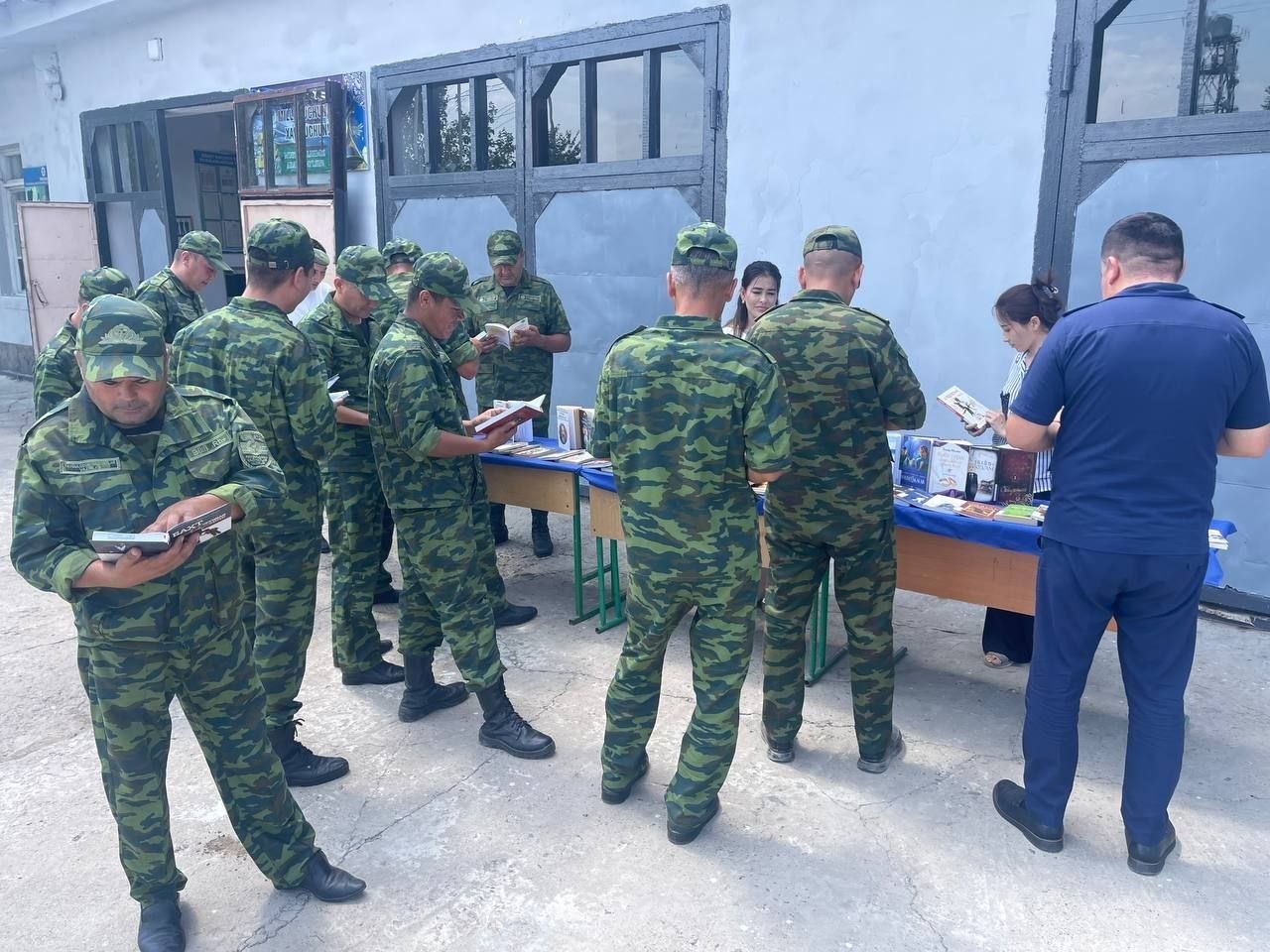 Favqulotda vaziyatlar bo'limi bilan hamkorlikda, axborot-kutubxona markazi xizmat koʻrsatishni yanada rivojlantirish, kitobxonlikni  keng targ'ib qilish maqsadida,kitoblar targ'iboti hamda kitoblar ko'rgazmasi tashkil etildi